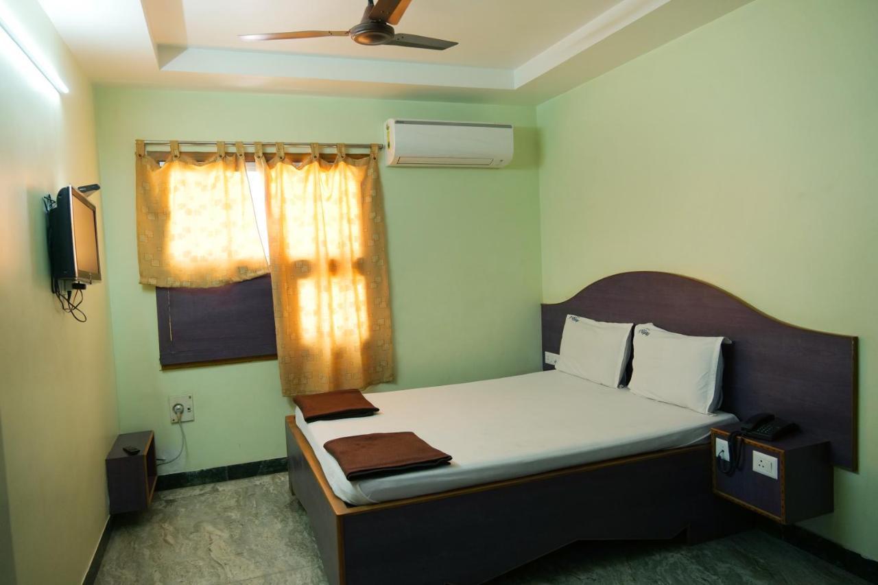 Hotel Vijay Pollāchi Exterior foto